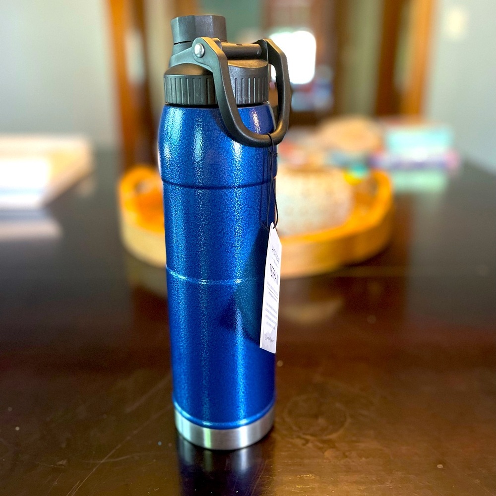 🆕 Navy HydraGear water bottle